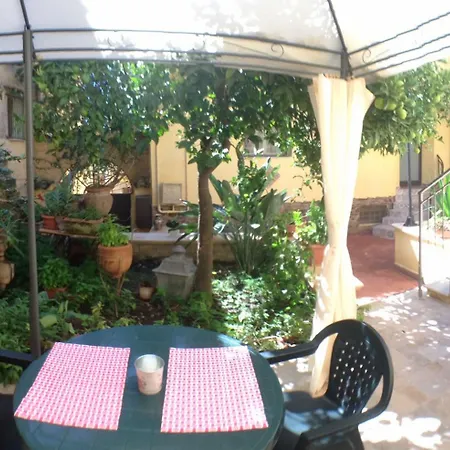 B&B Il Melograno Antico Con Terrazza E Giardino 3*