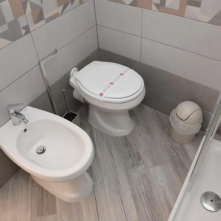 Il Melograno Antico Con Terrazza E Giardino B&B