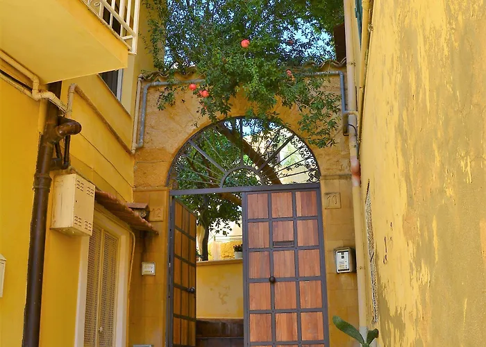 Bed & Breakfast Il Melograno Antico Con Terrazza E Giardino