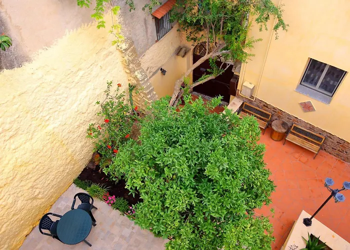Bed & Breakfast Il Melograno Antico Con Terrazza E Giardino