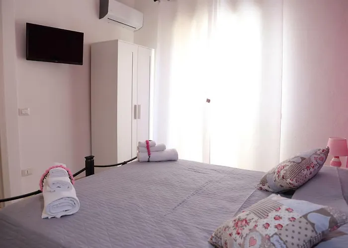 Bed & Breakfast Il Melograno Antico Con Terrazza E Giardino