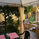 Il Melograno Antico Con Terrazza E Giardino Panzió 3*