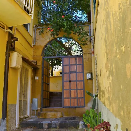 Bed & Breakfast Il Melograno Antico Con Terrazza E Giardino