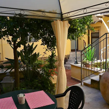 Il Melograno Antico Con Terrazza E Giardino Bed & Breakfast 3*