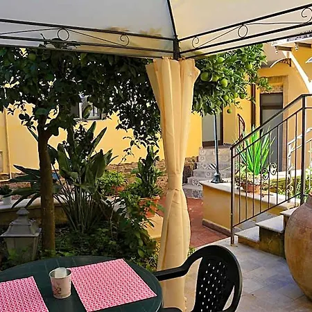 住宿加早餐酒店 Il Melograno Antico Con Terrazza E Giardino