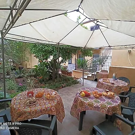Il Melograno Antico Con Terrazza E Giardino Bed and Breakfast 3*