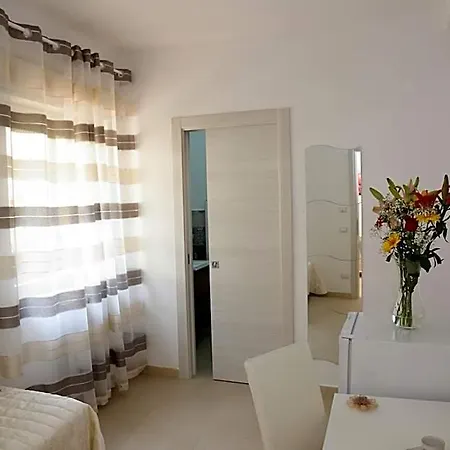 Il Melograno Antico Con Terrazza E Giardino Bed and Breakfast