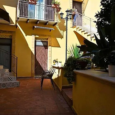Il Melograno Antico Con Terrazza E Giardino 住宿加早餐酒店 3*